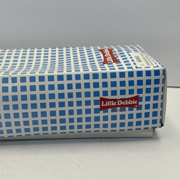 Little Debbie Barbie Collector's Edition Doll Series 2 Mattel 1995 - Picture 7 of 10